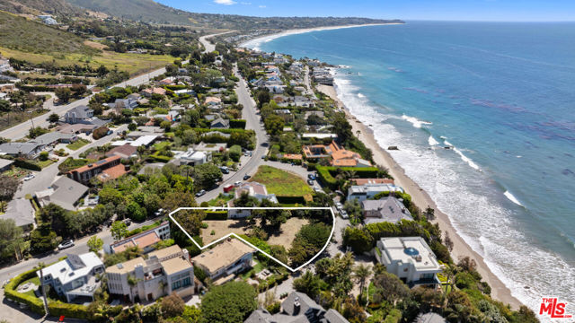 31826 Broad Beach Road, Malibu CA: https://media.crmls.org/mediaz/f2084c65-eb1b-4194-a6d6-2edb3cd5848a.jpg