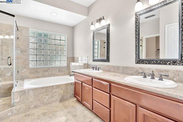 2315 Sabrina Way, Tracy CA: https://media.crmls.org/mediaz/f20868a4-7e02-491c-b664-6a8f2cb83041.jpg