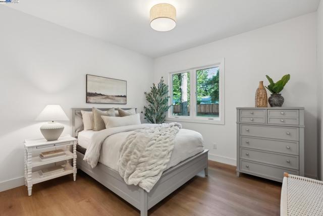 2129 Youngs Ct, Walnut Creek CA: https://media.crmls.org/mediaz/f2092c0d-79a0-4009-8dfe-4c70439885b0.jpg