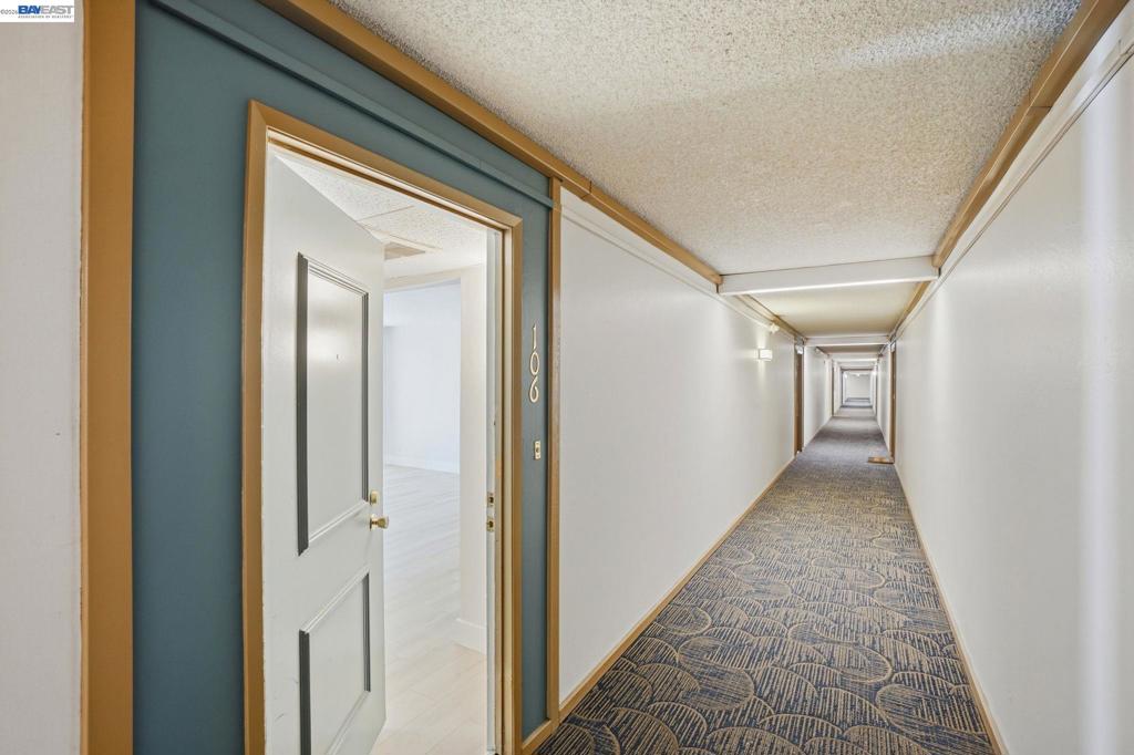https://media.crmls.org/mediaz/f209327d-1014-48b0-8042-31f8d5dcd24f.jpg?preset=X-Large