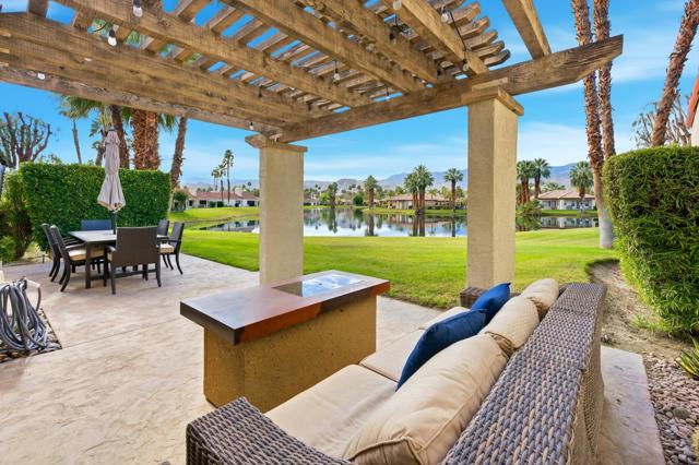 444 Sunningdale Drive, Rancho Mirage CA: https://media.crmls.org/mediaz/f209bd59-015f-4065-a147-16aebea2c396.jpg