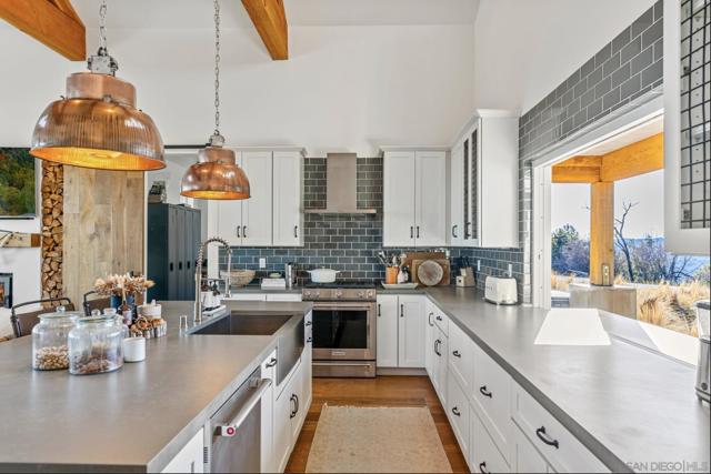 31071 Panorama Trail, Santa Ysabel CA: https://media.crmls.org/mediaz/f209c4e5-5015-4e9f-817b-6b740793e339.jpg