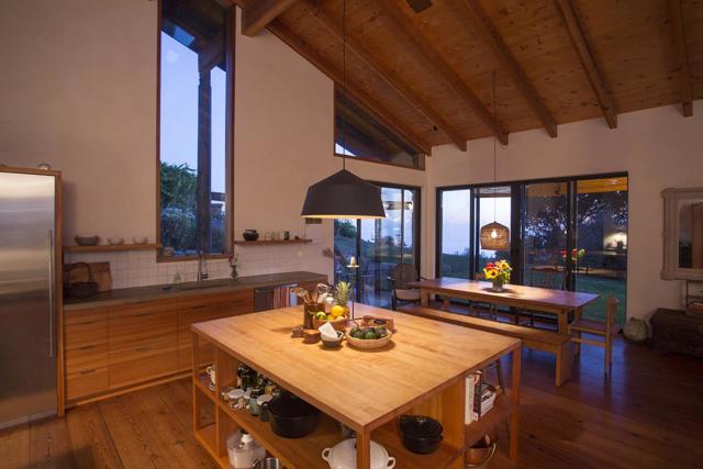 47320 Highway 1, Big Sur CA: https://media.crmls.org/mediaz/f209d8b6-28d9-4711-a3cf-96a6d5ec61ee.jpg