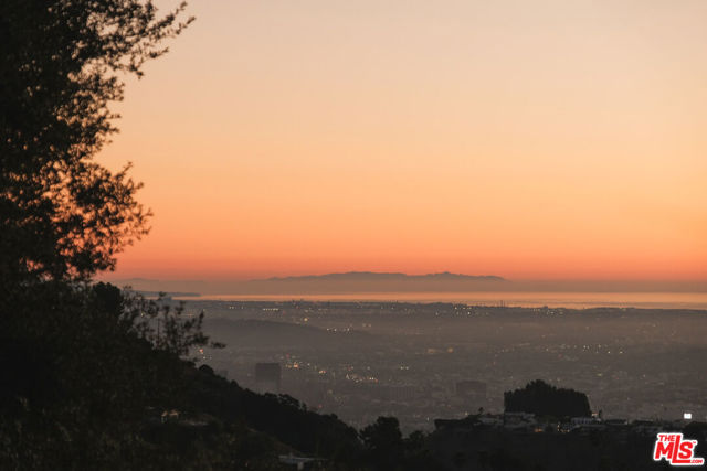 7400 Pyramid Place, Los Angeles CA: https://media.crmls.org/mediaz/f20a3a1d-92f7-4486-99c6-eeda9370a575.jpg