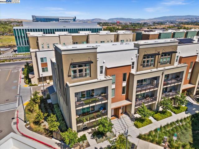 5483 Melissa Ln, Dublin CA: https://media.crmls.org/mediaz/f20a4068-1192-4042-a3d9-f62dc35fb24b.jpg
