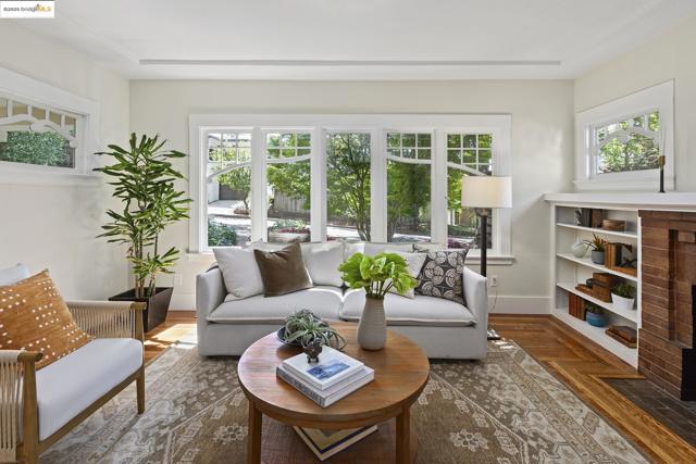 1081 Keith Ave, Berkeley CA: https://media.crmls.org/mediaz/f20a9137-7d54-470d-9ca3-4fac2106fc77.jpg