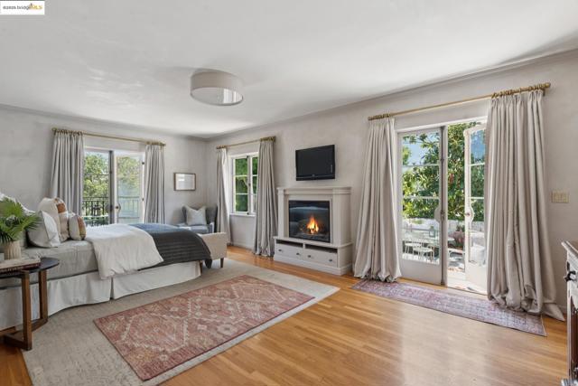 305 The Uplands, Berkeley CA: https://media.crmls.org/mediaz/f20af5ef-c510-469d-922d-6ec91d70c421.jpg