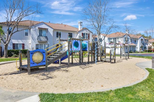 35511 Monterra Terrace, Union City CA: https://media.crmls.org/mediaz/f20affcd-429e-408f-a4c3-1753fac8c949.jpg