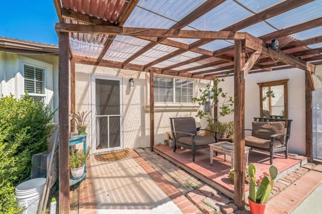 2861 Fordham Street, East Palo Alto CA: https://media.crmls.org/mediaz/f20bab4f-2584-459c-83c4-c22e412d5c81.jpg