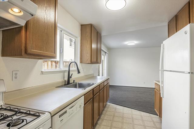 Image 9 of 34 For 20363 Royal Ave