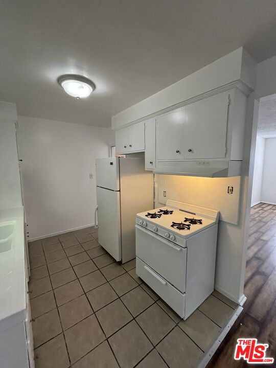 4187 Arch Drive, Studio City CA: https://media.crmls.org/mediaz/f20bd67b-5b16-4419-bcb3-2a6ce3f1821d.jpg