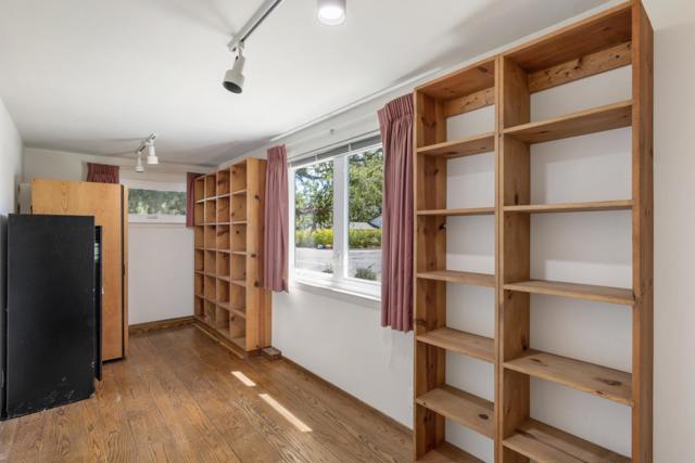 390 Cherry Avenue, Los Altos CA: https://media.crmls.org/mediaz/f20bf14c-30f1-43ec-8d9a-2bec9d260445.jpg