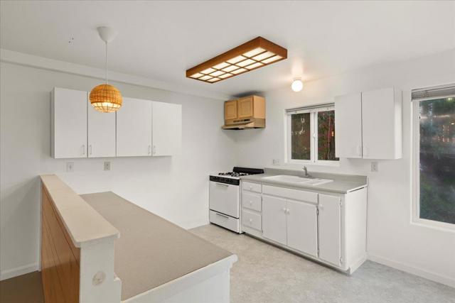 304 Harbor Drive, Santa Cruz CA: https://media.crmls.org/mediaz/f20c5f05-48f5-451d-a816-b936fd538ef3.jpg