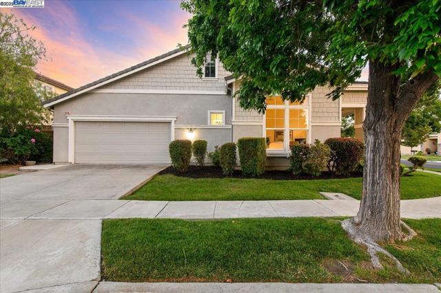 4946 Sequoia Ave, Dublin CA: https://media.crmls.org/mediaz/f20c8ae4-214d-4ee4-a721-3316deb8a12d.jpg