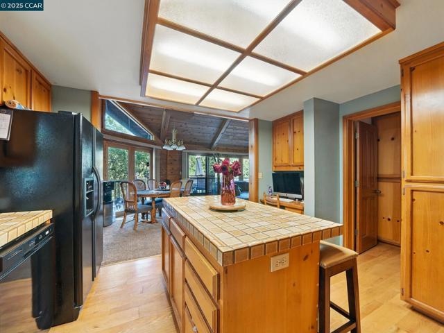 2000 Curry Canyon Rd, Clayton CA: https://media.crmls.org/mediaz/f20cb39e-1197-48a5-8b71-c6f01f4b1d66.jpg