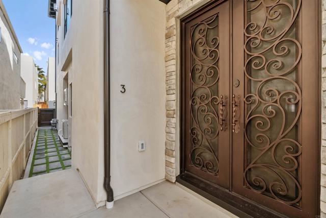 812 N Cleveland Street, Oceanside CA: https://media.crmls.org/mediaz/f20d24ae-24e5-4d7f-a136-e9bc1e10cdb4.jpg