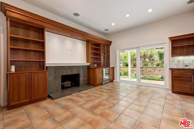 17181 Avenida De La Herradura, Pacific Palisades CA: https://media.crmls.org/mediaz/f20d65c1-f37f-47b3-94db-0f7af756f337.jpg