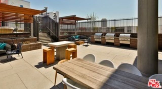 555 Spring Street, Los Angeles CA: https://media.crmls.org/mediaz/f20daca4-cb4f-4fdf-9b40-5975fadbb033.jpg