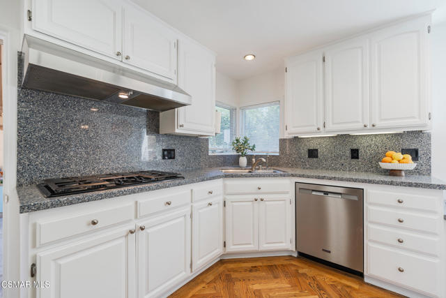 6120 Zelzah Avenue, Encino CA: https://media.crmls.org/mediaz/f20db9b8-b269-46d6-8475-54559b14e3b5.jpg