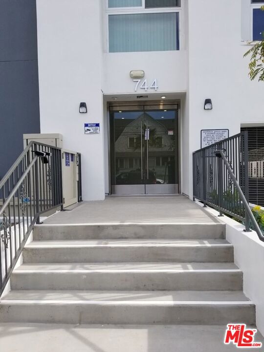 744 Hartford Avenue, Los Angeles CA: https://media.crmls.org/mediaz/f20ddd77-78fd-447b-ab83-dd80460b7426.jpg