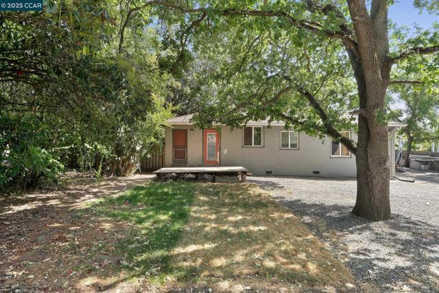1580 3rd Ave, Walnut Creek CA: https://media.crmls.org/mediaz/f20ddfdc-9512-4362-8658-11bb05940bea.jpg