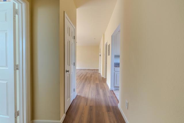 1437 25Th Ave, Oakland CA: https://media.crmls.org/mediaz/f20e5f2e-da35-45b2-b534-281ca87adfd5.jpg