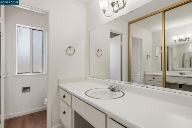 1706 Siskiyou Dr, Walnut Creek CA: https://media.crmls.org/mediaz/f20e820b-90ba-444f-87b0-1c28fc628179.jpg