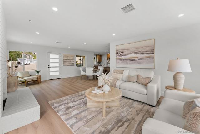 5576 Chelsea Ave, La Jolla CA: https://media.crmls.org/mediaz/f20ec372-53d9-4cca-974e-ec550851001d.jpg