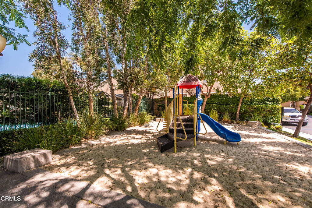 https://media.crmls.org/mediaz/f20ef953-7606-49db-8248-9b081b70e37d.jpg?preset=X-Large