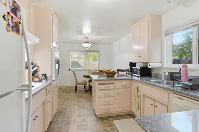 503 W Fox Court, Redwood City CA: https://media.crmls.org/mediaz/f20f1e74-6d11-4201-bc95-e8f4deac62ac.jpg