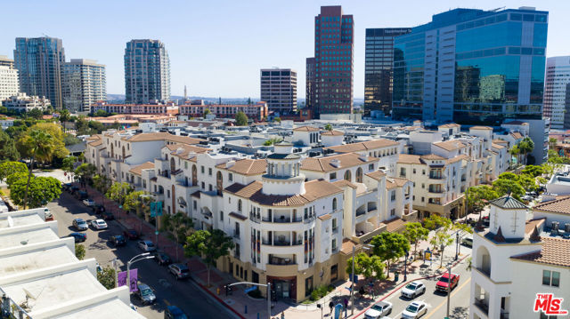 1041 E Glendon Avenue, Los Angeles CA: https://media.crmls.org/mediaz/f20fc20c-93d9-40cf-8d7a-c0f9605490f6.jpg