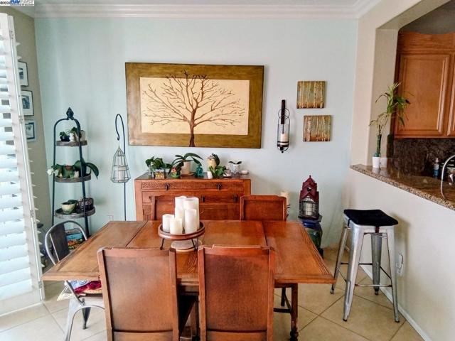 24350 Lorenzo Ln,  CA: https://media.crmls.org/mediaz/f20fd055-b2a8-4eec-b303-889e788e6d31.jpg