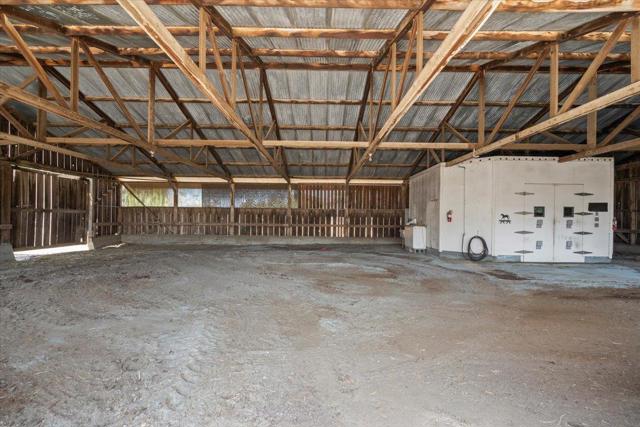 2675 Pacheco Pass Highway, Gilroy CA: https://media.crmls.org/mediaz/f20fefa6-0172-4a64-bc7f-c640cced42dd.jpg