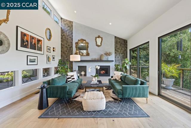 46 E Altarinda, Orinda CA: https://media.crmls.org/mediaz/f210021a-0359-4f64-8a71-9a67979155a4.jpg
