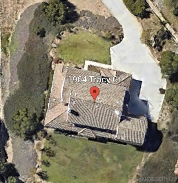 1964 Tracy Ct, Fallbrook CA: https://media.crmls.org/mediaz/f2100419-d0ca-4140-9ec8-87d73478f796.jpg