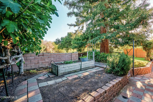 3964 Greenwood Street, Newbury Park CA: https://media.crmls.org/mediaz/f2100aef-62e5-4f61-8519-043088ef4818.jpg
