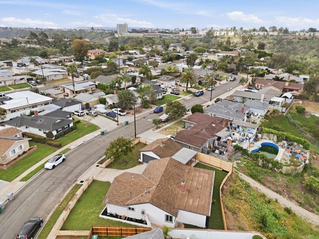 Detail Gallery Image 33 of 35 For 3296 via Bartolo, San Diego,  CA 92111 - 4 Beds | 3 Baths