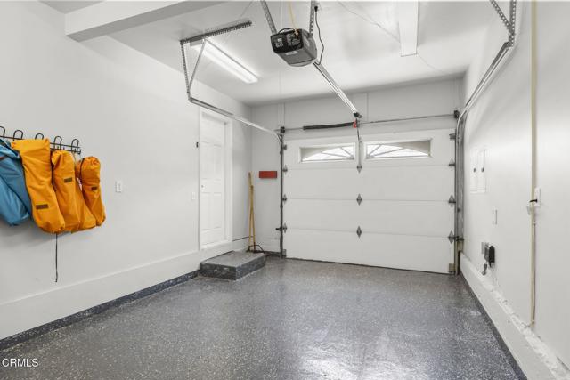 2036 Pierpont Boulevard, Ventura CA: https://media.crmls.org/mediaz/f2110ce8-d5e4-452b-a542-5a78a6472420.jpg