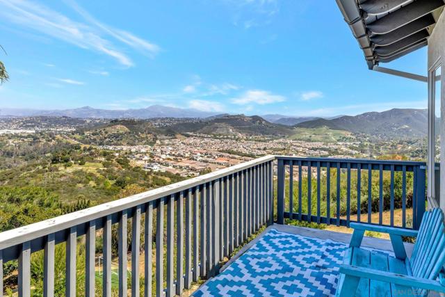560 Seeforever Dr, San Marcos CA: https://media.crmls.org/mediaz/f2115d48-7793-4370-a2f6-359607a0850a.jpg