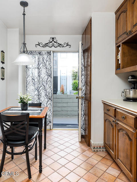 848 S ORANGE GROVE Boulevard, Pasadena CA: https://media.crmls.org/mediaz/f2116605-9a30-4d83-9bbe-88462f05a658.jpg