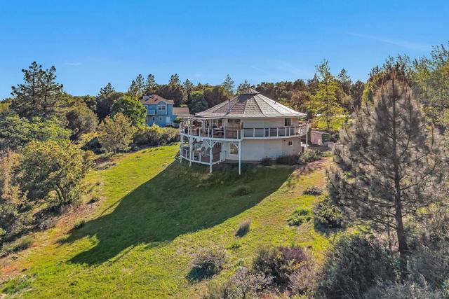 4667 Luneta View Rd, Julian CA: https://media.crmls.org/mediaz/f211aefe-24e2-42fe-acee-6d4f6e9de54c.jpg