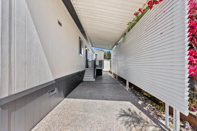 4160 Jade Street, Capitola CA: https://media.crmls.org/mediaz/f2125878-5123-4f29-99f5-e19ccadd493b.jpg