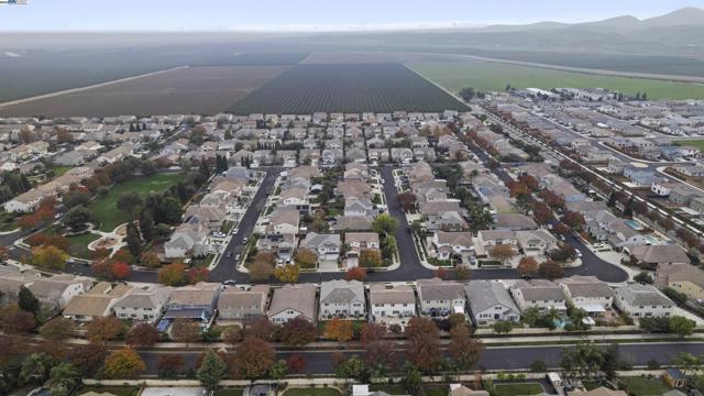 204 Daylily Ln, Patterson CA: https://media.crmls.org/mediaz/f212b77b-5d03-415c-928d-f2f2d21768b6.jpg