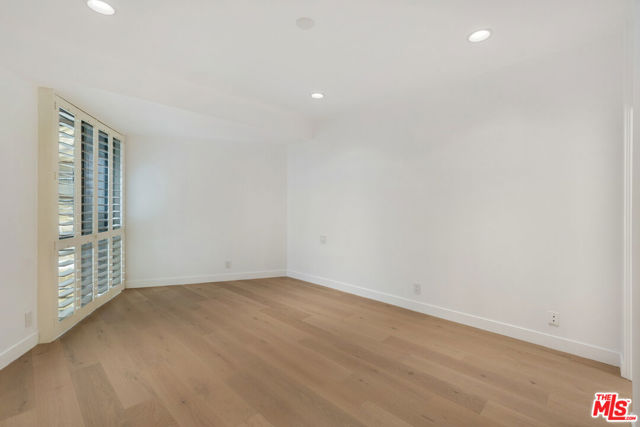 515 Ocean Avenue, Santa Monica CA: https://media.crmls.org/mediaz/f212caa2-06e2-4522-ac8a-6b57f35112cb.jpg
