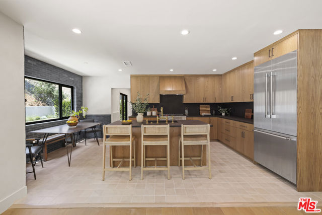 11268 Dona Lola Drive, Studio City CA: https://media.crmls.org/mediaz/f212d767-27f2-40ee-ace9-ed493d714e00.jpg