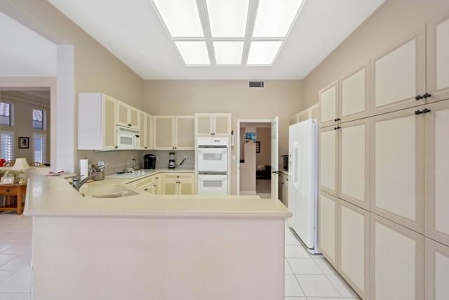 78123 Foxbrook Lane, Palm Desert CA: https://media.crmls.org/mediaz/f212e00c-aa70-4398-939c-5493fa603401.jpg