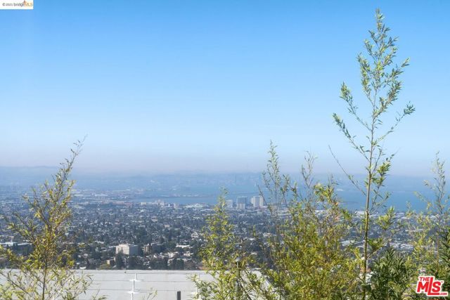 436 Panoramic Way, Berkeley CA: https://media.crmls.org/mediaz/f213ddfb-fd40-4b7b-ac1e-f0d61182192e.jpg