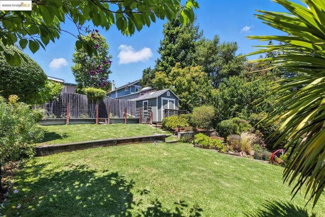 4007 Lyman Rd, Oakland CA: https://media.crmls.org/mediaz/f2148616-29b2-48ad-918d-8450ab9608ae.jpg