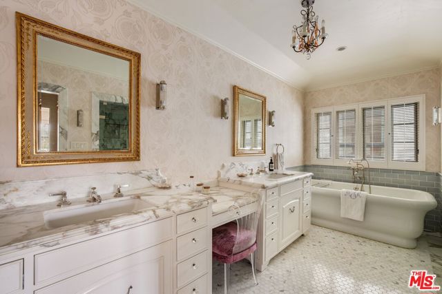 Drew Fenton | 131 S Carmelina Avenue Los Angeles CA | MLS: 7025814