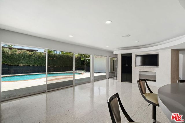 6616 Wooster Avenue, Los Angeles CA: https://media.crmls.org/mediaz/f214c7bf-c188-4b5e-b1a5-8f073fe2ca64.jpg